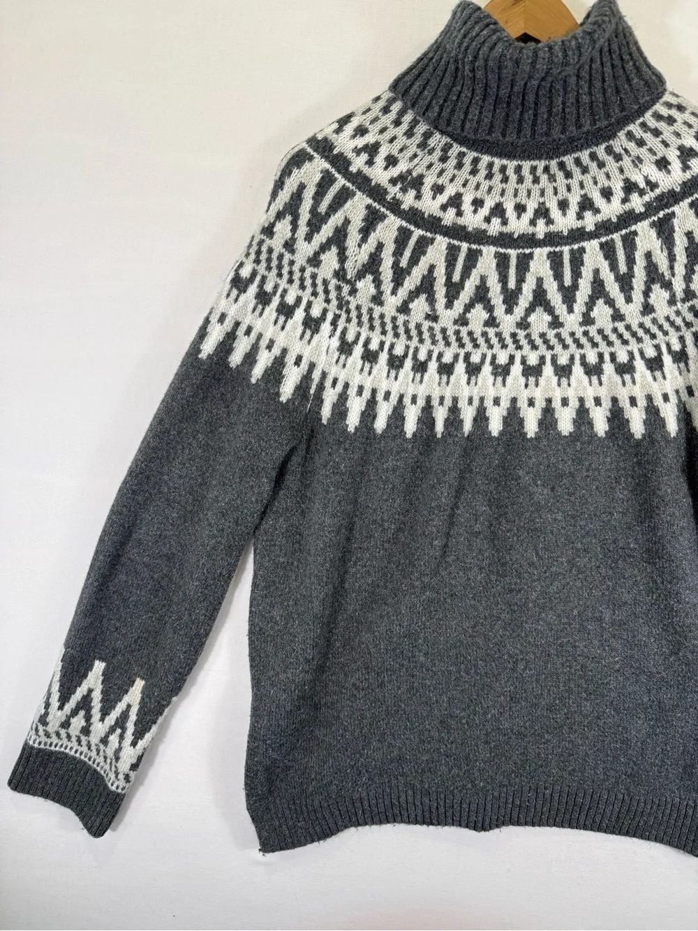 H&M Gray and White Fair Isle Turtleneck Sweater